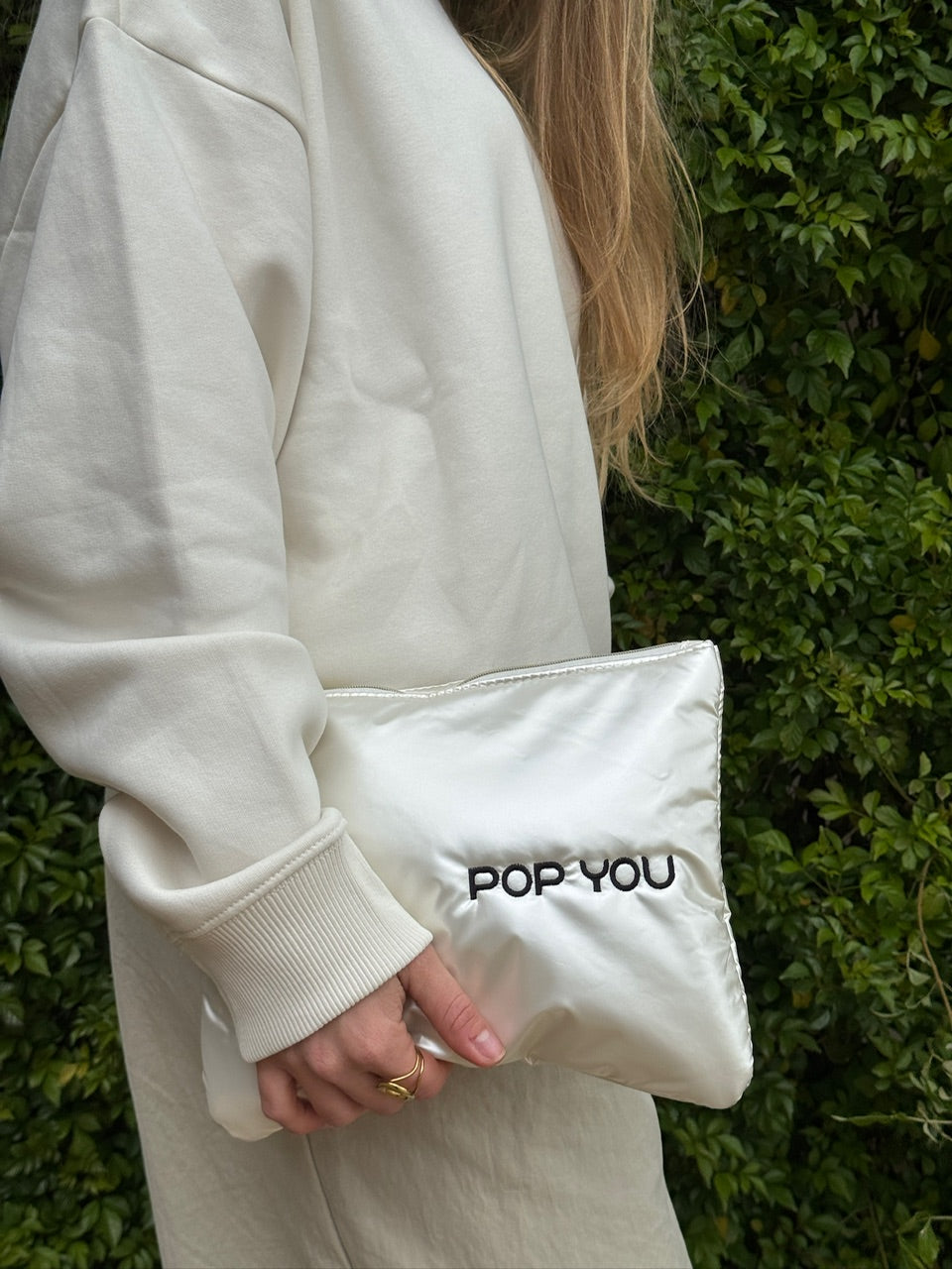 Pouche White